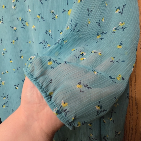 St. John's Bay 3X Blue Floral Blouse with yellow flowers - Picture 3 of 10
